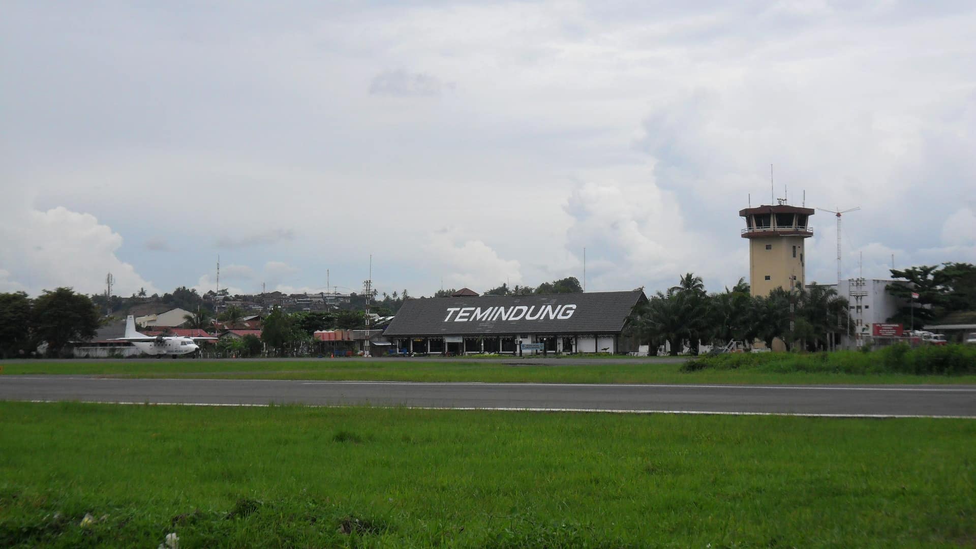 Sarawak's sixteen airfields, and the runway lengths that decide what lands